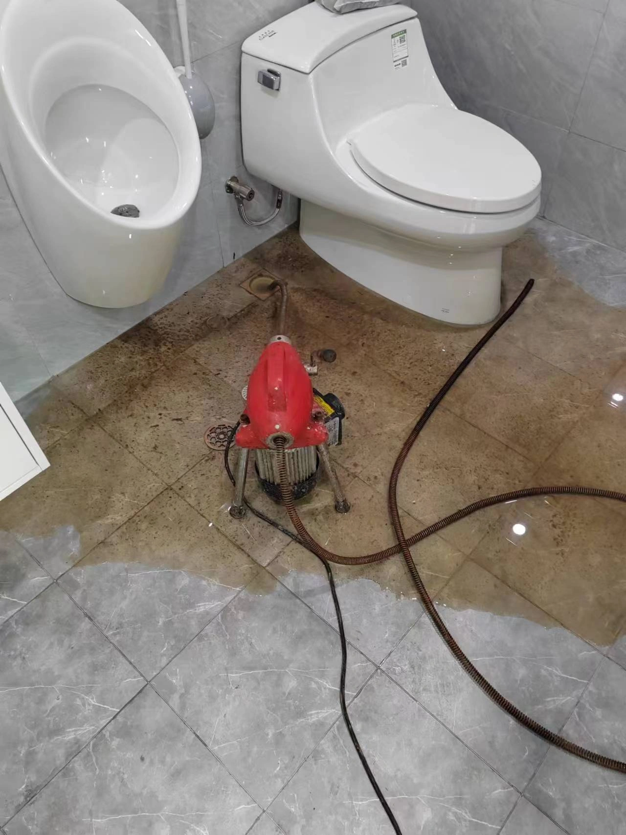 广州荔湾区多个排水口同时变慢怎么查？小型商铺安全边界与管道疏通电话 15578999886的管道维护场景