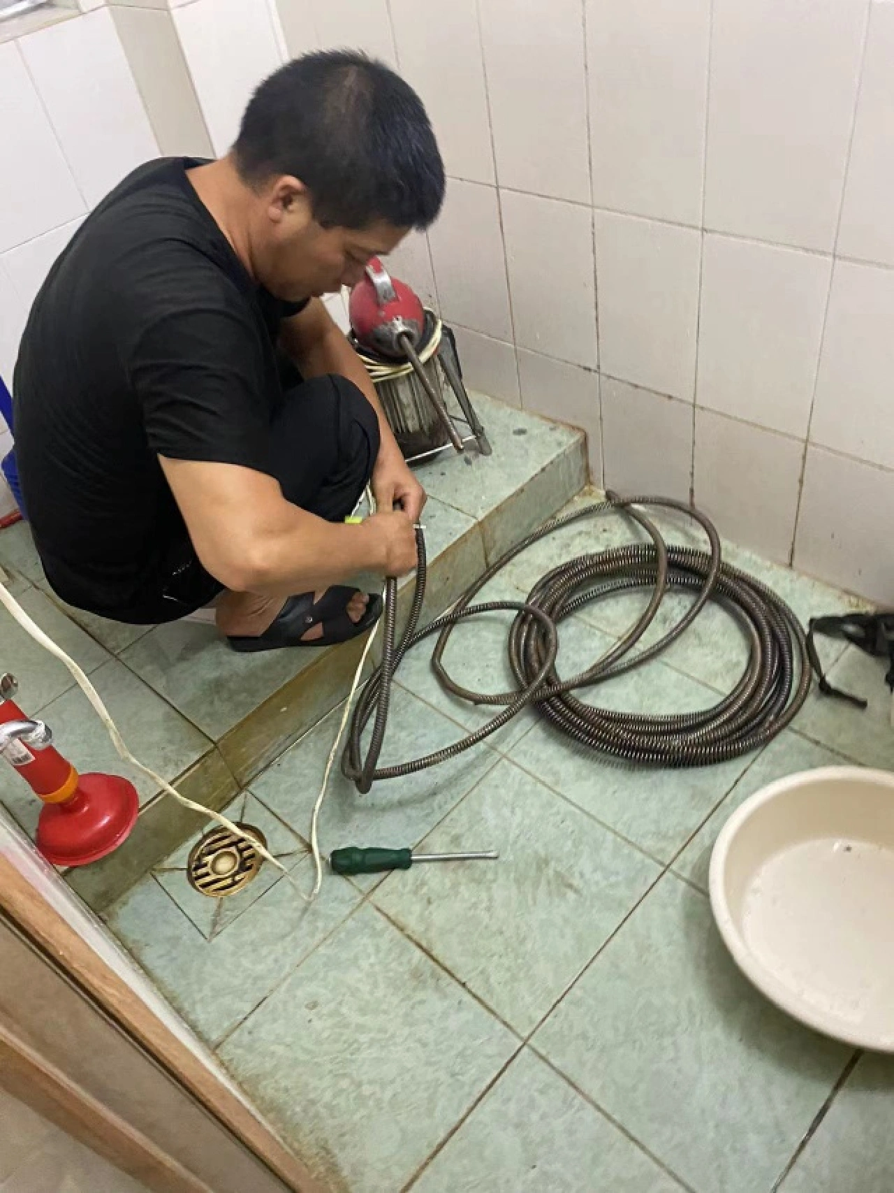 乐山家庭多个排水口同时变慢怎么判断?管道疏通电话前先看这几点 15578999886