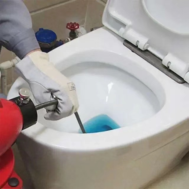 惠州物业值班观察:马桶水位缓慢下降时先别急,疏通下水道电话15578999886