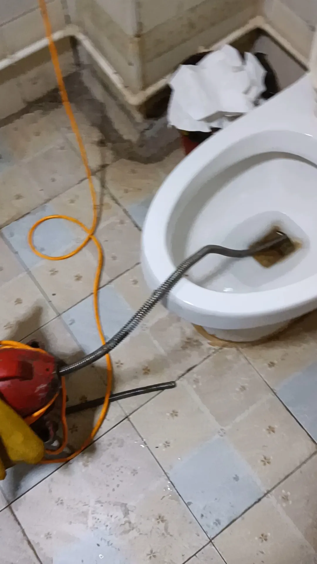 吉安家里有老人小孩,橱柜潮湿排水慢?先分清滴水与堵塞再找附近疏通下水道电话15578999886