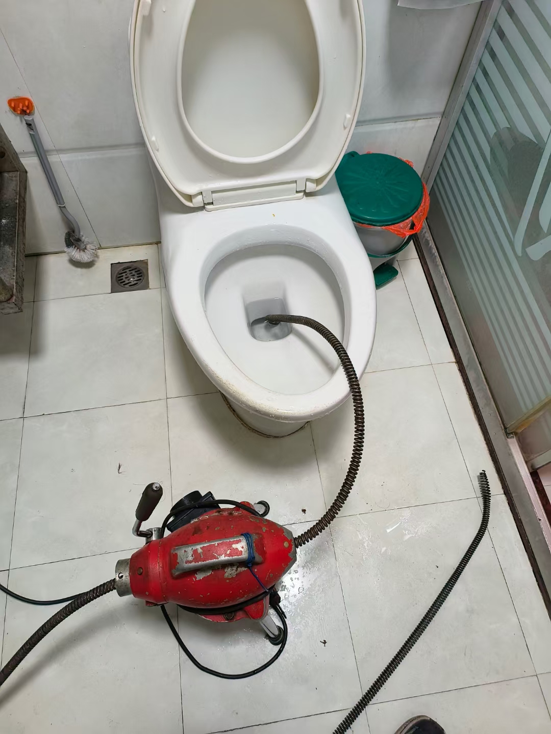 常德商铺地漏返水前的信号与上门前准备:疏通下水道电话怎么用